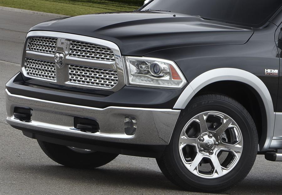  Dodge Ram 1500 2013 года  (фото 33 из 106)